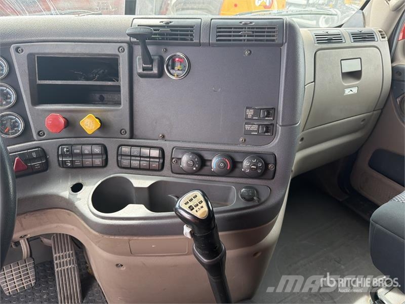 Freightliner Cascadia 125 6x4 Tractocamion con Dormitorio / T/A Motrici e Trattori Stradali