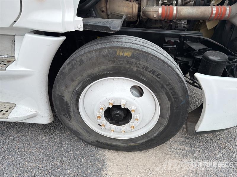 Freightliner Cascadia 125 6x4 Tractocamion con Dormitorio / T/A Naudoti vilkikai