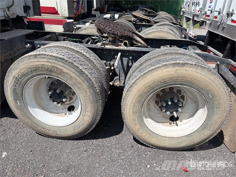 Freightliner Cascadia 125 6x4 Tractocamion con Dormitorio / T/A Cabezas tractoras
