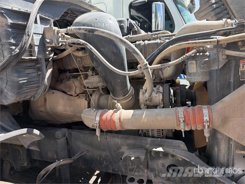 Freightliner Cascadia 125 6x4 Tractocamion con Dormitorio / T/A Cabezas tractoras