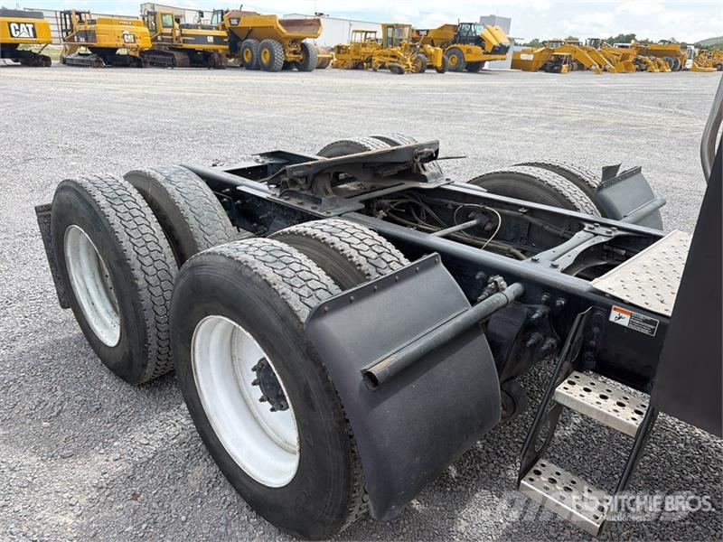 Freightliner Cascadia 125 6x4 Tractocamion con Dormitorio / T/A Nyergesvontatók