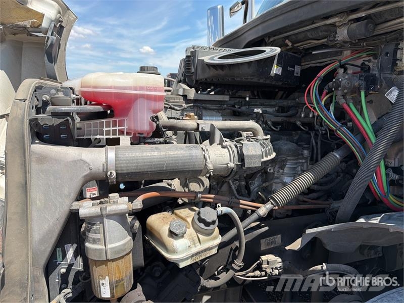 Freightliner Cascadia 126 6x4 Tractocamion con Dormitorio / T/A Tracteur routier