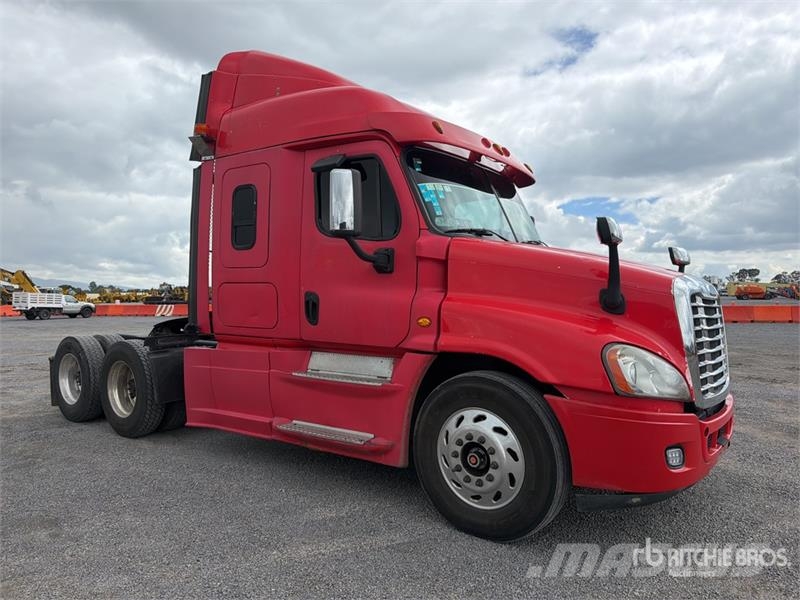 Freightliner Cascadia 125 6x4 Tractocamion con Dormitorio / T/A Sattelzugmaschinen