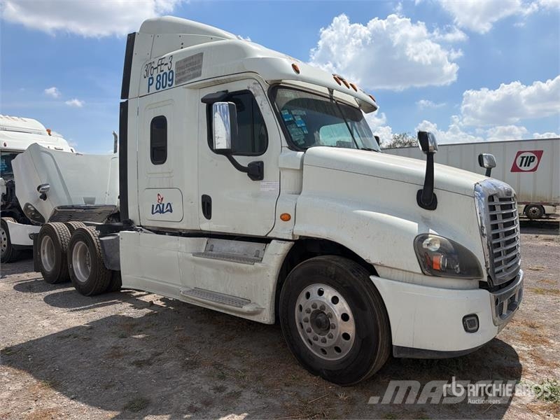Freightliner Cascadia 125 6x4 Tractocamion con Dormitorio / T/A Cabezas tractoras
