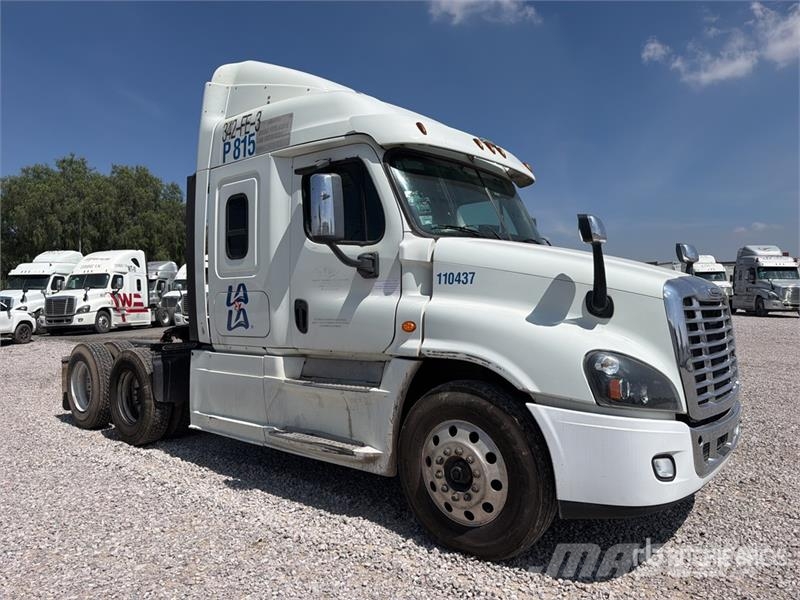 Freightliner Cascadia 125 6x4 Tractocamion con Dormitorio / T/A Cabezas tractoras