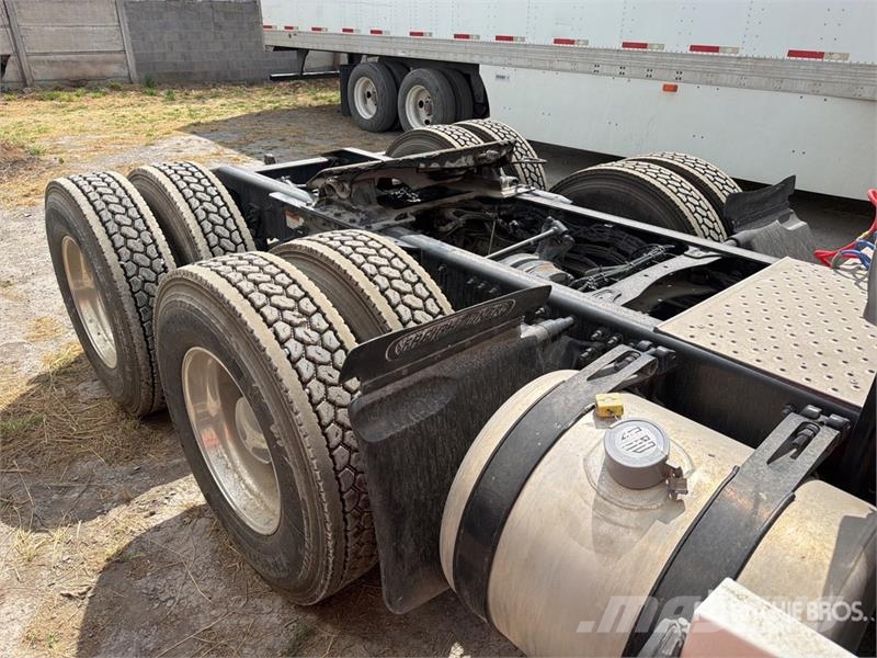 Freightliner Cascadia 125 6x2 Tractocamion con Dormitorio / T/A Cabezas tractoras