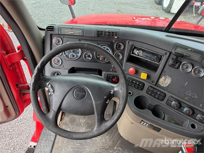Freightliner Cascadia 125 6x4 Tractocamion con Dormitorio / T/A Nyergesvontatók