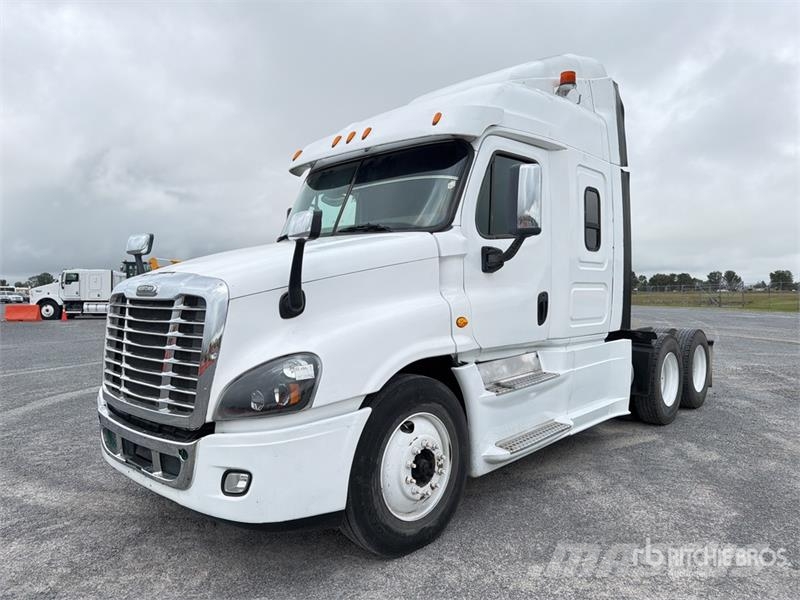 Freightliner Cascadia 125 6x4 Tractocamion con Dormitorio / T/A Naudoti vilkikai