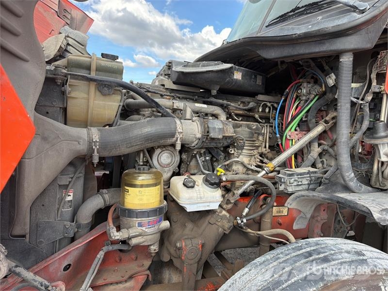 Freightliner Cascadia 125 6x4 Tractocamion con Dormitorio / T/A Tegljači