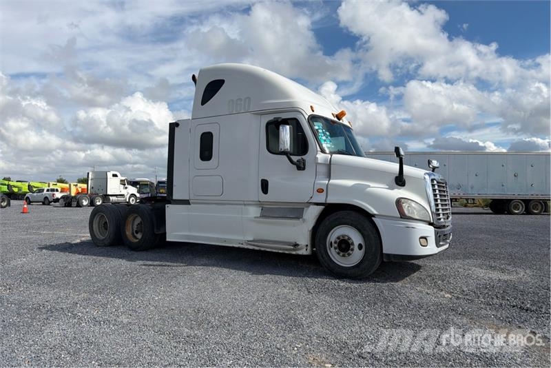 Freightliner Cascadia 125 6x4 Tractocamion con Dormitorio / T/A Sattelzugmaschinen