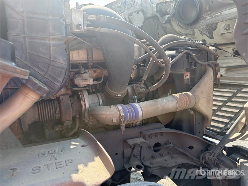 Freightliner Cascadia 125 6x4 Tractocamion con Dormitorio / T/A Тягачі