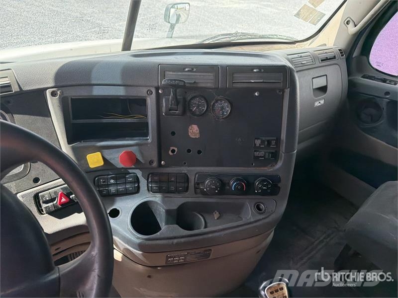 Freightliner Cascadia 6x4 Tractocamion con Dormitorio / T/A Sle Tractor Units