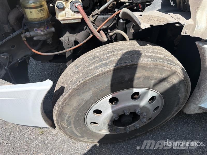 Freightliner Cascadia 125 6x4 Tractocamion con Dormitorio / T/A Cabezas tractoras