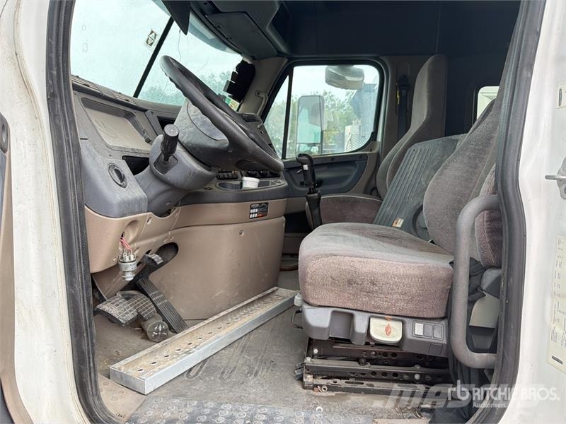 Freightliner Cascadia 125 6x4 Tractocamion con Dormitorio (INOP Traktorske jedinice