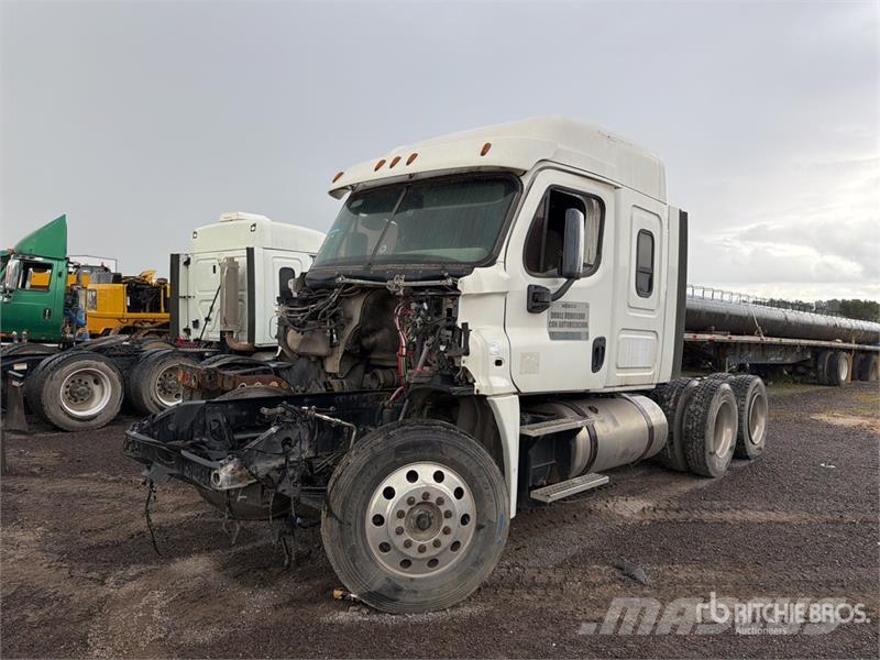 Freightliner Cascadia 125 6x4 Tractocamion con Dormitorio (SOLO Nyergesvontatók