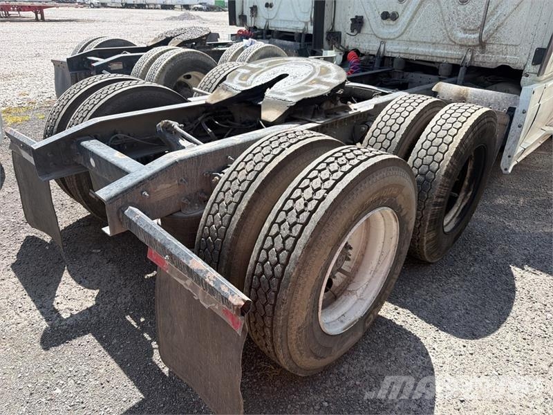 Freightliner Cascadia 125 6x4 Tractocamion con Dormitorio / T/A Cabezas tractoras