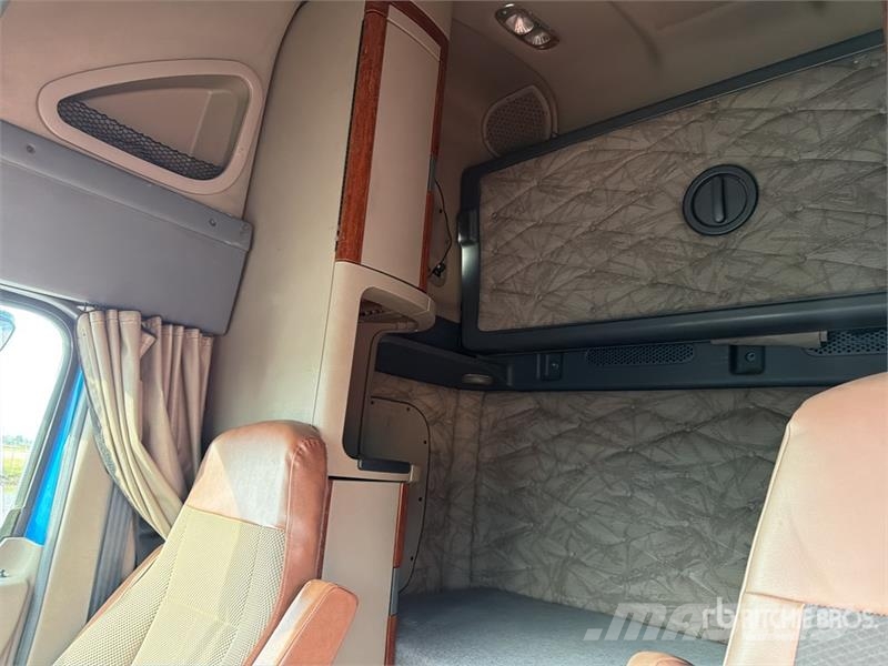 Freightliner Cascadia 125 6x4 Tractocamion con Dormitorio / T/A Sattelzugmaschinen
