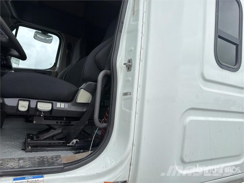 Freightliner Cascadia 125 Sadulveokid