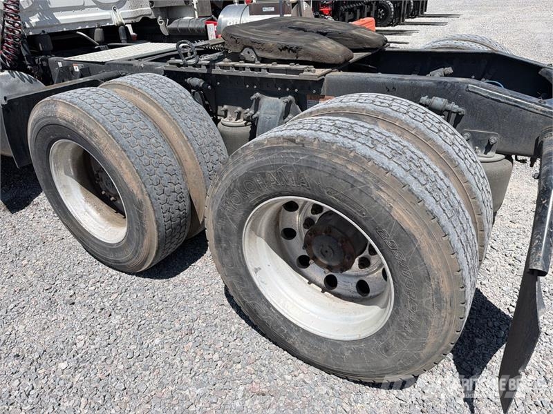 Freightliner Cascadia 126 6x4 Tractocamion con Dormitorio / T/A Tracteur routier