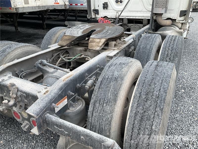 Freightliner Cascadia 125 6x4 Tractocamion con Dormitorio / T/A Motrici e Trattori Stradali