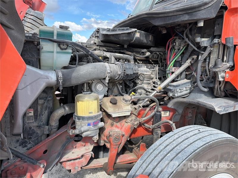 Freightliner Cascadia 125 6x4 Tractocamion con Dormitorio / T/A Tegljači