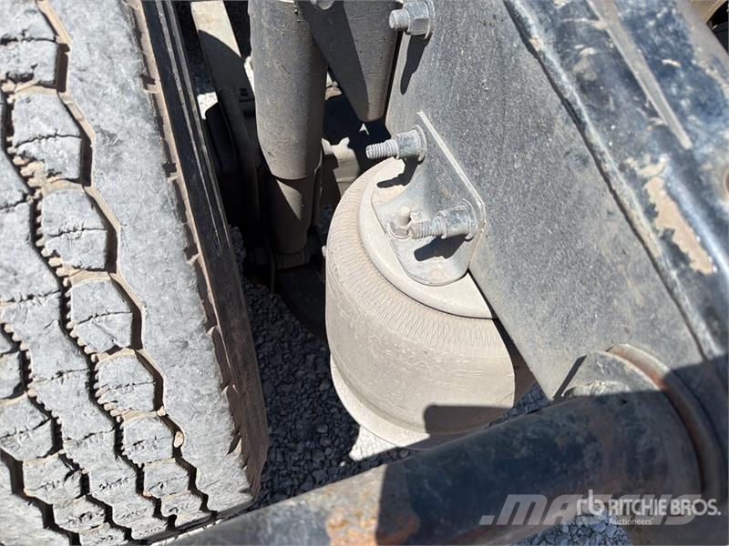 Freightliner Cascadia 126 6x4 Tractocamion con Dormitorio / T/A Tracteur routier