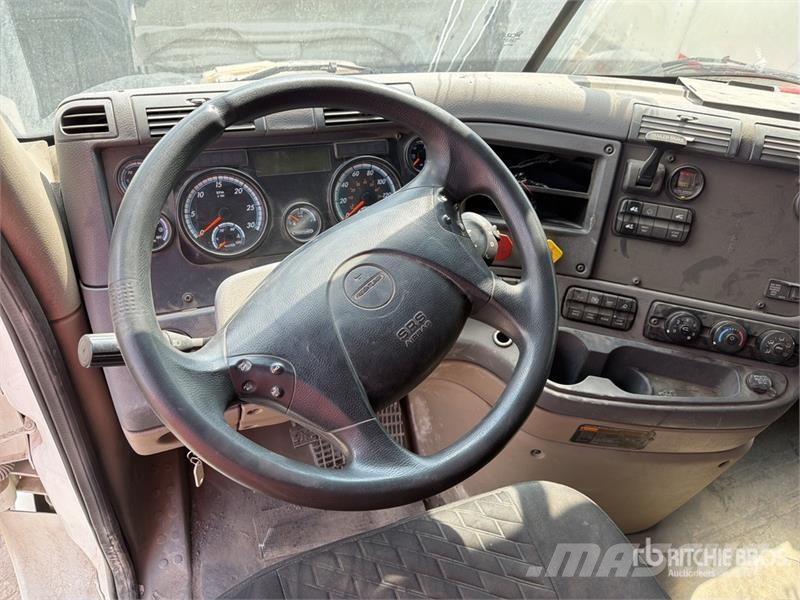 Freightliner Cascadia 125 6x2 Tractocamion con Dormitorio / T/A Cabezas tractoras
