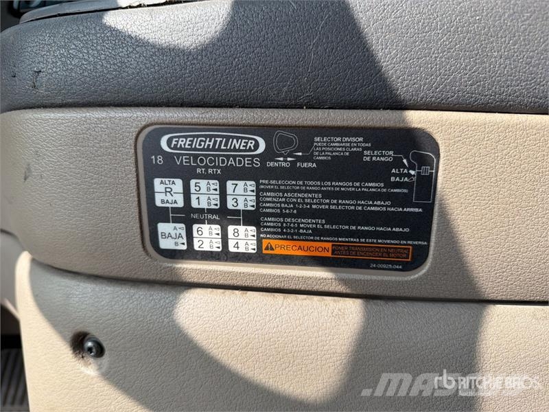 Freightliner Cascadia 125 6x4 Tractocamion con Dormitorio / T/A Sattelzugmaschinen