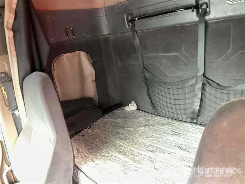 Freightliner Cascadia 125 6x4 Tractocamion con Dormitorio / T/A Motrici e Trattori Stradali