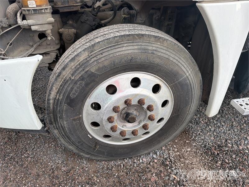 Freightliner Cascadia 125 6x4 Tractocamion con Dormitorio (INOP Traktorske jedinice
