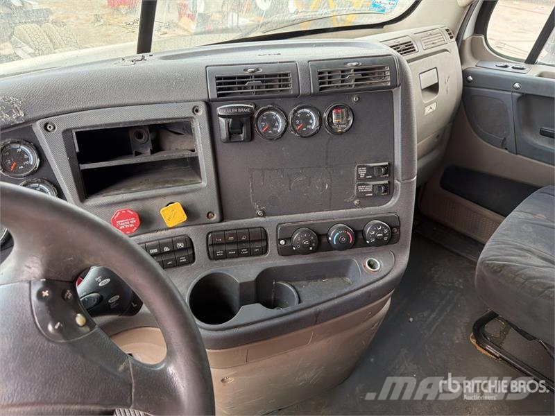 Freightliner Cascadia 125 6x4 Tractocamion con Dormitorio / T/A Cabezas tractoras