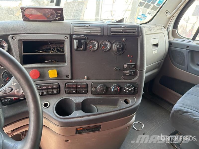Freightliner Cascadia 125 6x4 Tractocamion con Dormitorio / T/A Cabezas tractoras