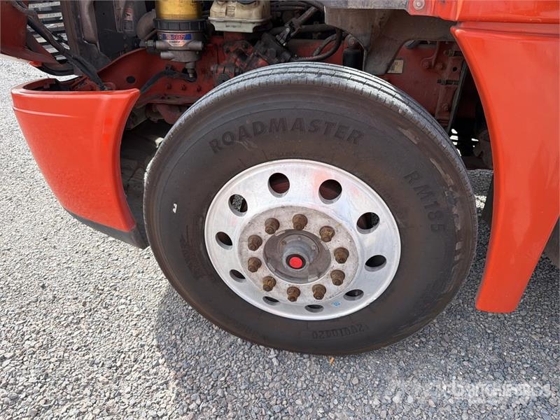 Freightliner Cascadia 125 6x4 Tractocamion con Dormitorio / T/A Nyergesvontatók
