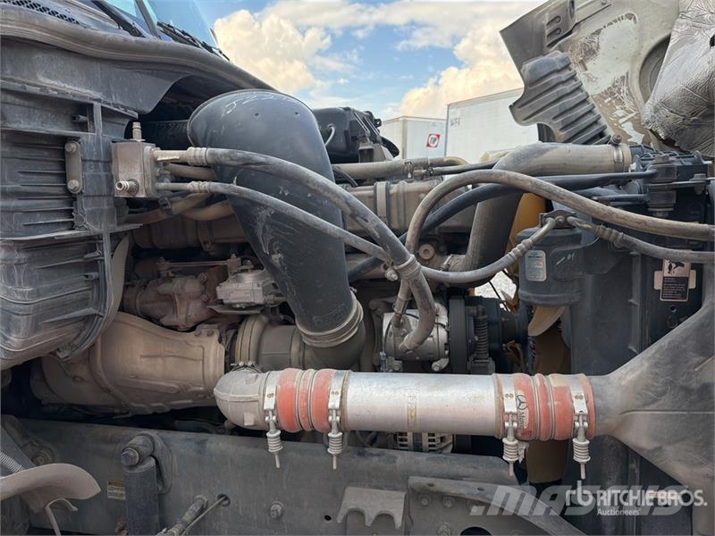 Freightliner Cascadia 125 6x4 Tractocamion con Dormitorio / T/A Cabezas tractoras