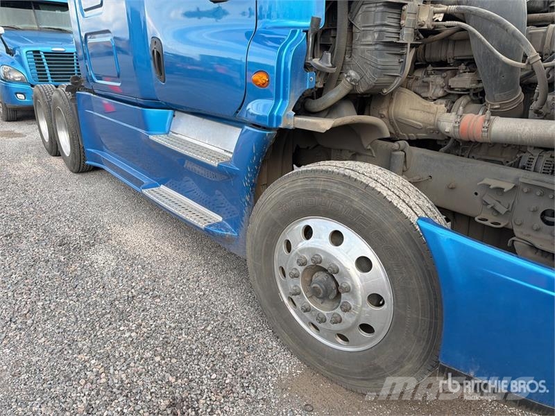 Freightliner Cascadia 125 6x4 Tractocamion con Dormitorio / T/A Седельные тягачи