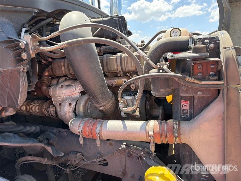 Freightliner Cascadia 126 6x4 Tractocamion con Dormitorio / T/A Tracteur routier