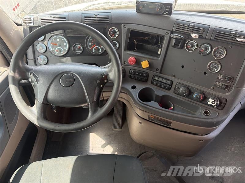 Freightliner Cascadia 125 6x4 Tractocamion con Dormitorio / T/A Cabezas tractoras