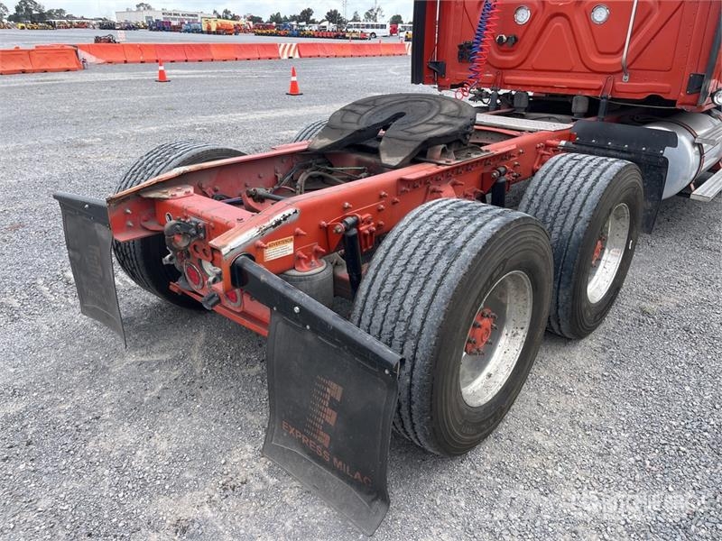 Freightliner Cascadia 125 6x4 Tractocamion con Dormitorio / T/A Motrici e Trattori Stradali