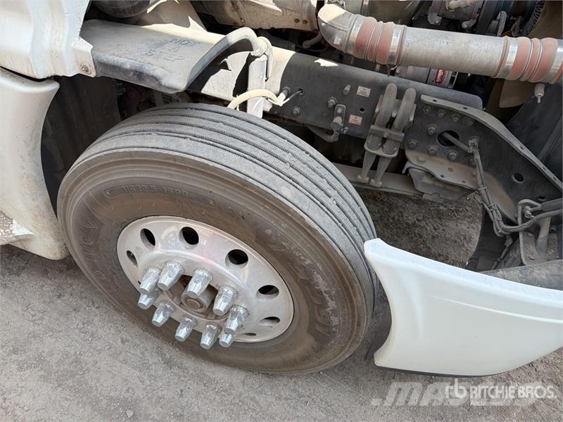 Freightliner Cascadia 125 6x2 Tractocamion con Dormitorio / T/A Cabezas tractoras