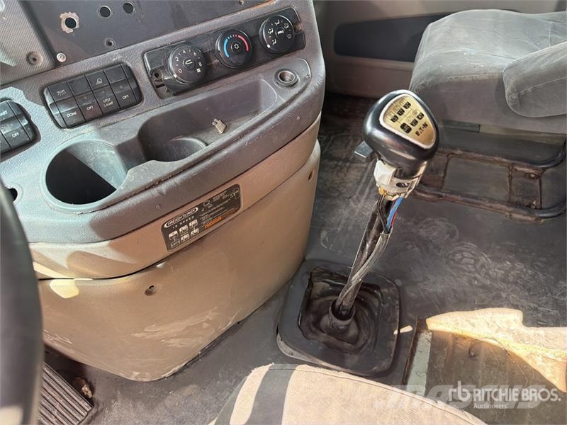 Freightliner Cascadia 6x4 Tractocamion con Dormitorio / T/A Sle Tractor Units