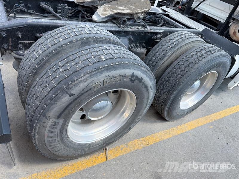Freightliner Cascadia 125 6x2 Tractocamion con Dormitorio / T/A Cabezas tractoras