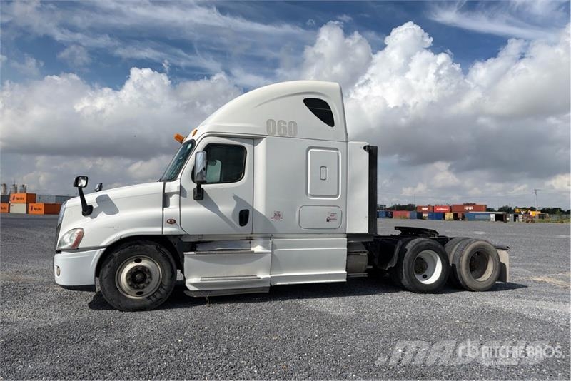 Freightliner Cascadia 125 6x4 Tractocamion con Dormitorio / T/A Sattelzugmaschinen