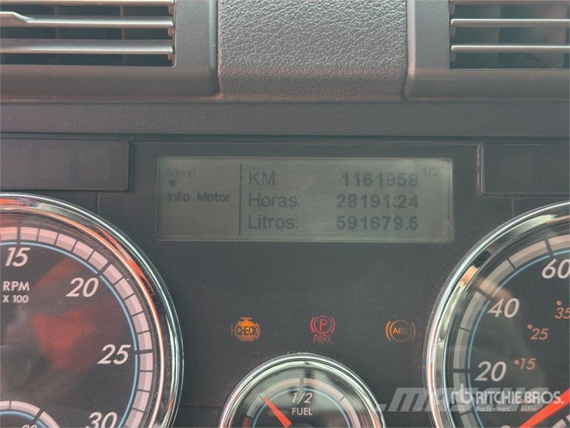 Freightliner Cascadia 125 6x4 Tractocamion con Dormitorio / T/A Nyergesvontatók