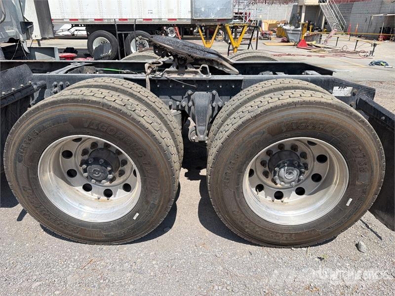 Freightliner Cascadia 125 6x4 Tractocamion con Dormitorio / T/A Cabezas tractoras