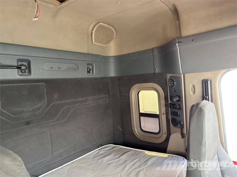 Freightliner Cascadia 125 6x4 Tractocamion con Dormitorio / T/A Cabezas tractoras
