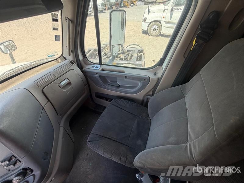 Freightliner Cascadia 125 6x4 Tractocamion con Dormitorio / T/A Cabezas tractoras