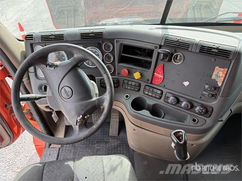 Freightliner Cascadia 125 6x4 Tractocamion con Dormitorio / T/A Motrici e Trattori Stradali