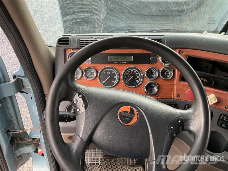 Freightliner Cascadia 6x4 Tractocamion con Dormitorio / T/A Sle Naudoti vilkikai