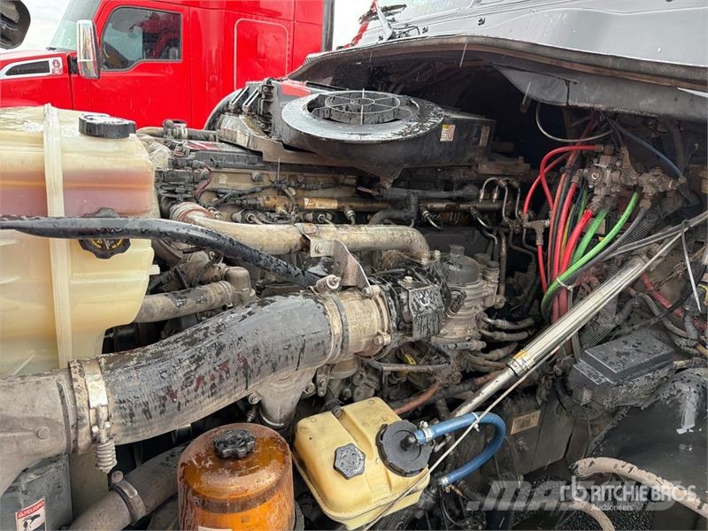 Freightliner Cascadia 125 6x4 Tractocamion con Dormitorio / T/A Vilcēji