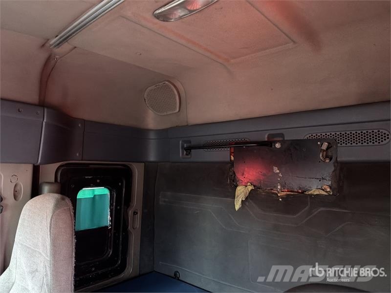 Freightliner Cascadia 125 6x4 Tractocamion con Dormitorio / T/A Vilcēji